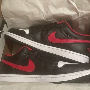 Air Jordan 1 Low Black/Fire Red-White Size 8.5 box slightly damaged never worn